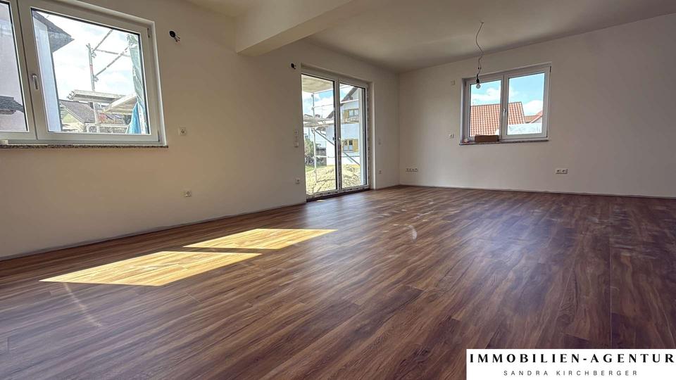 Erdgeschoßwohnung Schwarzenfeld - 4 Zimmer, 128 m&sup2;, 1.290&euro; | Angebot:25930020