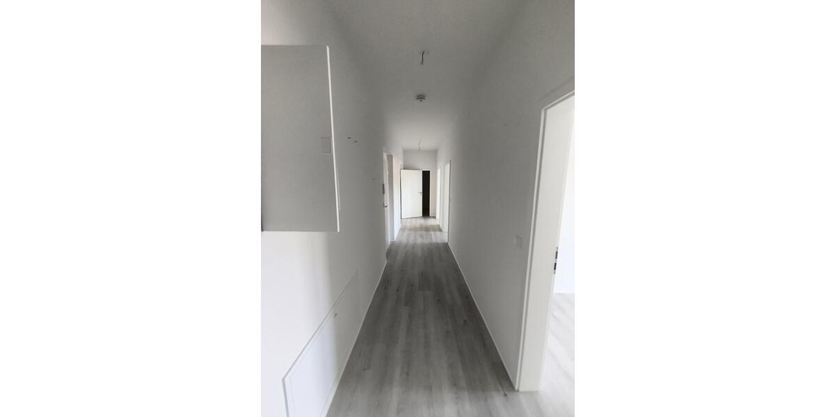 Etagenwohnung Lauta - 4 Zimmer, 136 m&sup2;, 1.090&euro; | Angebot:26458399