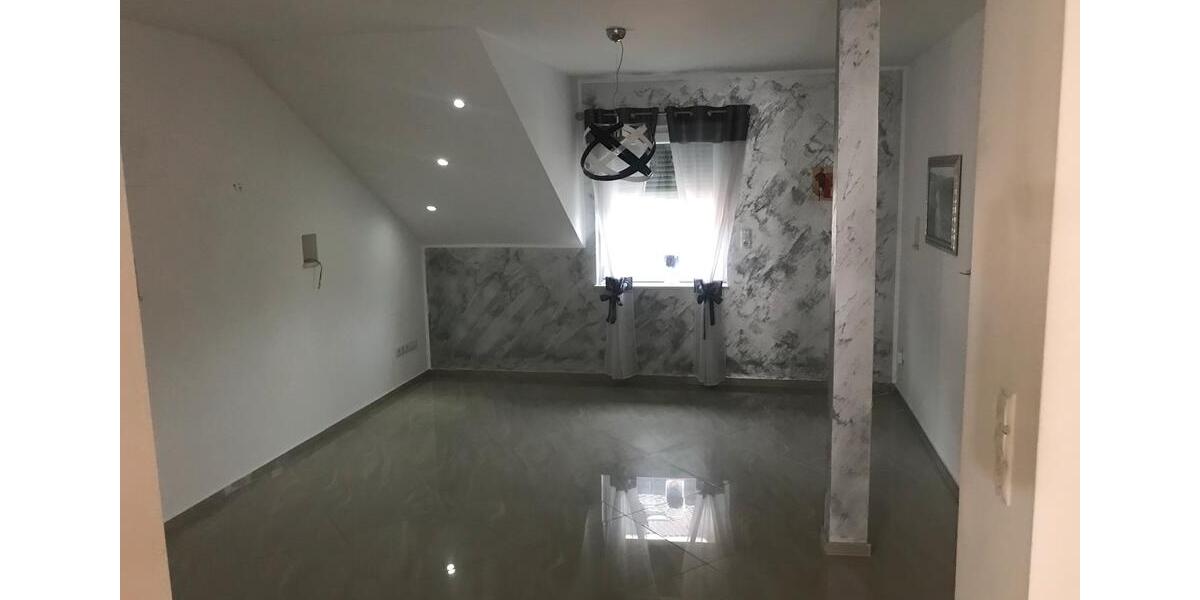 Dachgeschoßwohnung Ludwigshafen am Rhein Ludwigshafen-Hemshof - 3 Zimmer, 95 m&sup2;, 1.150&euro; | Angebot:24618344