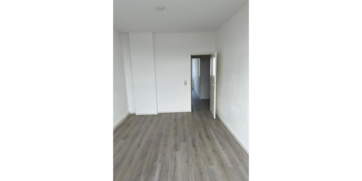 Etagenwohnung Riesa - 3 Zimmer, 73 m&sup2;, 437&euro; | Angebot:25646457