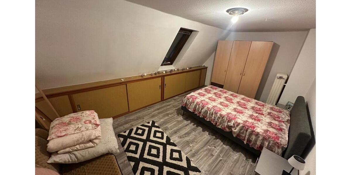 Dachgeschoßwohnung Rheinhausen - 3 Zimmer, 75 m&sup2;, 1.200&euro; | Angebot:25933811