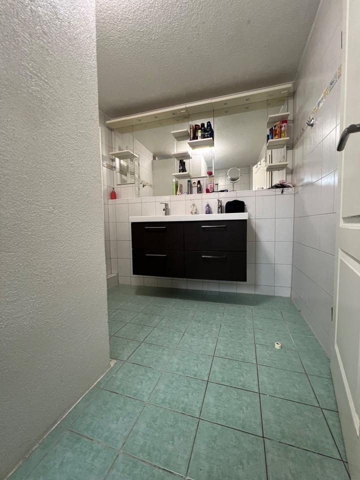 Zimmer mit eigenen Kühlschrank, Wlan, Küche, DuscheWC Teilung, Waschmaschine, und Trockner