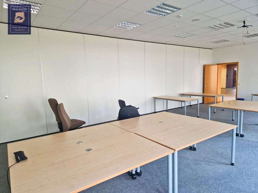 Firmenkomplex mit Garage und Einliegerwohnung 22 zimmer