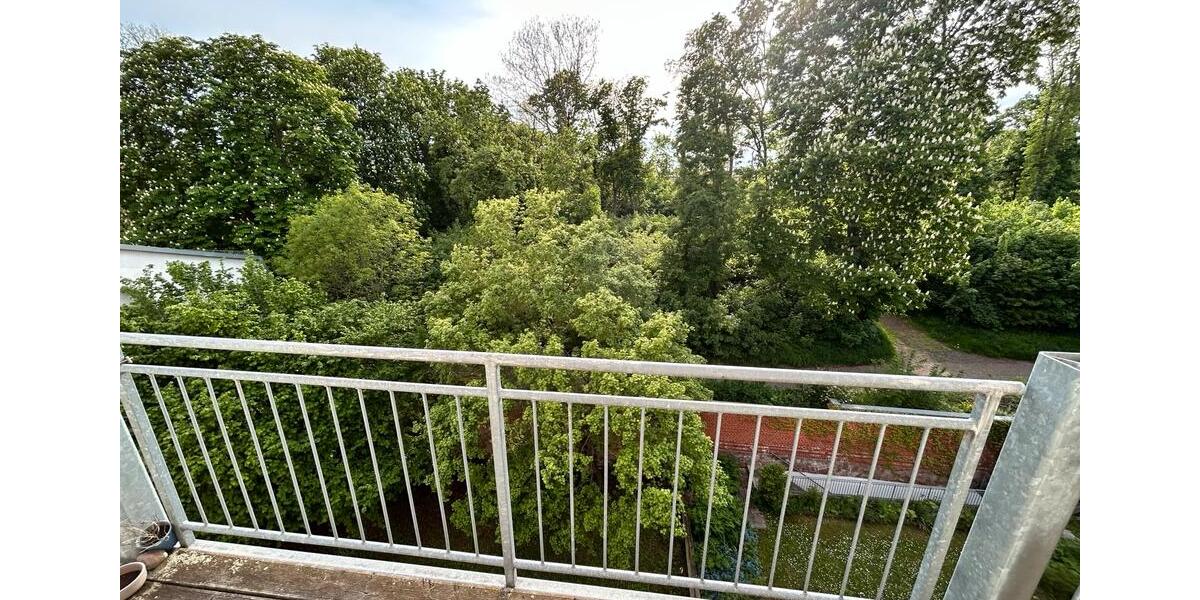 Dachgeschoßwohnung Halle (Saale) Am Wasserturm/Thaerviertel - 2 Zimmer, 61 m&sup2;, 495&euro; | Angebot:26639920