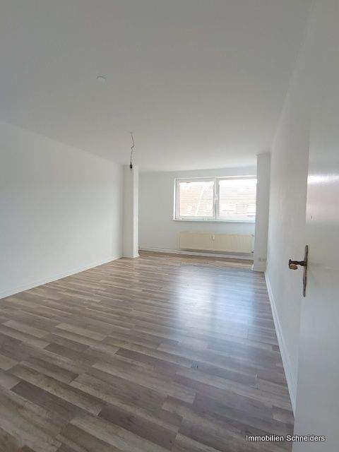 DU-Hochfeld, Wanheimer Straße 23-25 - 3-Zimmer-Wohnung im 5.OG ohne Aufzug zeitnah zu mieten !!