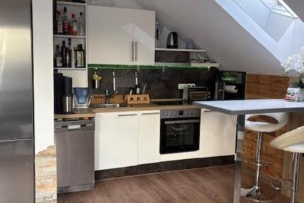 Helle, vollmöblierte DG-Wohnung in zentraler, ruhiger Lage von WI 1 zimmer