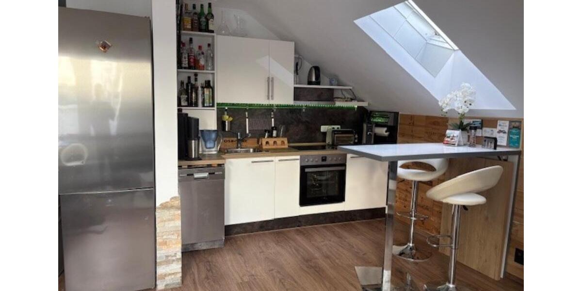 Helle, vollmöblierte DG-Wohnung in zentraler, ruhiger Lage von WI 1 zimmer