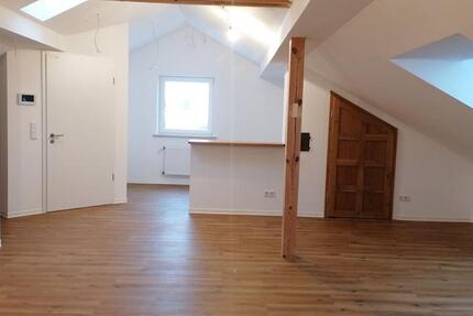 Neu ausgebaute, energetisch sanierte Dachgeschosswohnung 3 zimmer