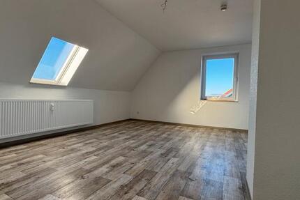 Zweiraumwohnung Dachgeschoss Tageslicht KFZ EBK Sofort 2 zimmer