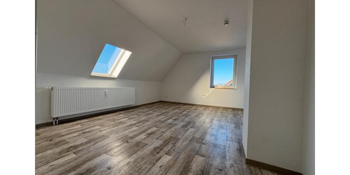 Zweiraumwohnung Dachgeschoss Tageslicht KFZ EBK Sofort 2 zimmer