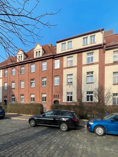 Ab Juli: 2,5-Zimmer-Wohnung im Dachgeschoss!