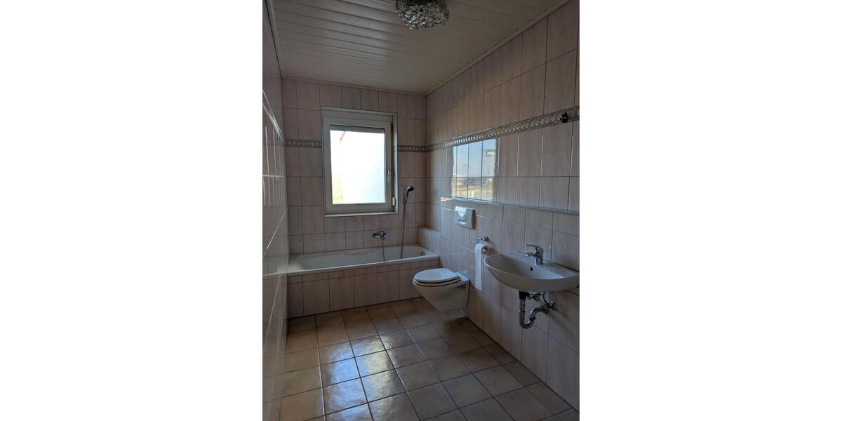 Etagenwohnung Grettstadt - 4 Zimmer, 85 m&sup2;, 600&euro; | Angebot:25415204