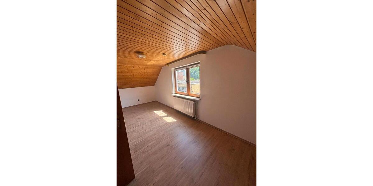 Etagenwohnung Eltmann - 6 Zimmer, 160 m&sup2;, 1.200&euro; | Angebot:26395880