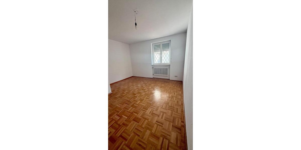 Erdgeschoßwohnung München Hadern - 5 Zimmer, 135 m&sup2;, 2.600&euro; | Angebot:24542263