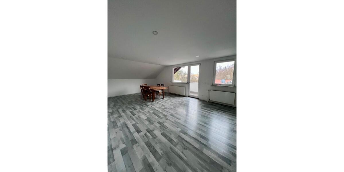 Dachgeschoßwohnung Walldorf - 3 Zimmer, 120 m&sup2;, 1.050&euro; | Angebot:24377932