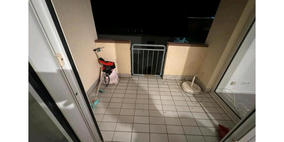 2 Zimmer DG Wohnung mit Küche + Badmöbel + Stellplatz 2 zimmer