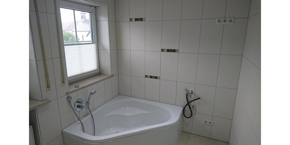 Etagenwohnung Ursensollen - 3 Zimmer, 130 m&sup2;, 860&euro; | Angebot:26294865