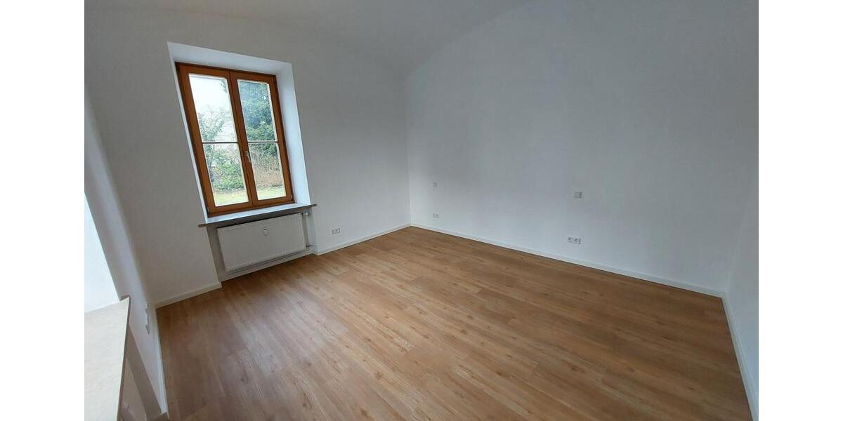 Erdgeschoßwohnung Straubing - 4 Zimmer, 137 m&sup2;, 1.050&euro; | Angebot:26007881