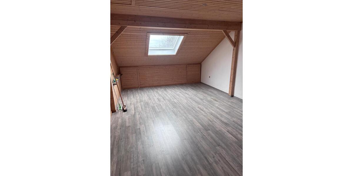 Dachgeschoßwohnung Büren - 3 Zimmer, 70 m&sup2;, 525&euro; | Angebot:25174349