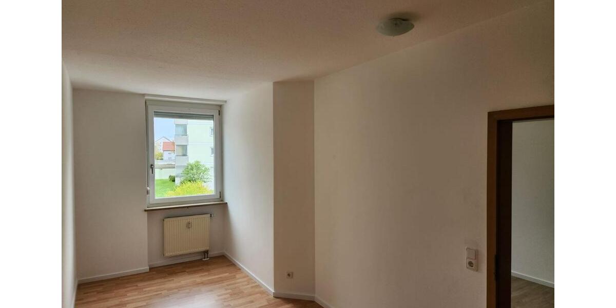 Etagenwohnung Neutraubling - 2 Zimmer, 45 m&sup2;, 590&euro; | Angebot:24692892