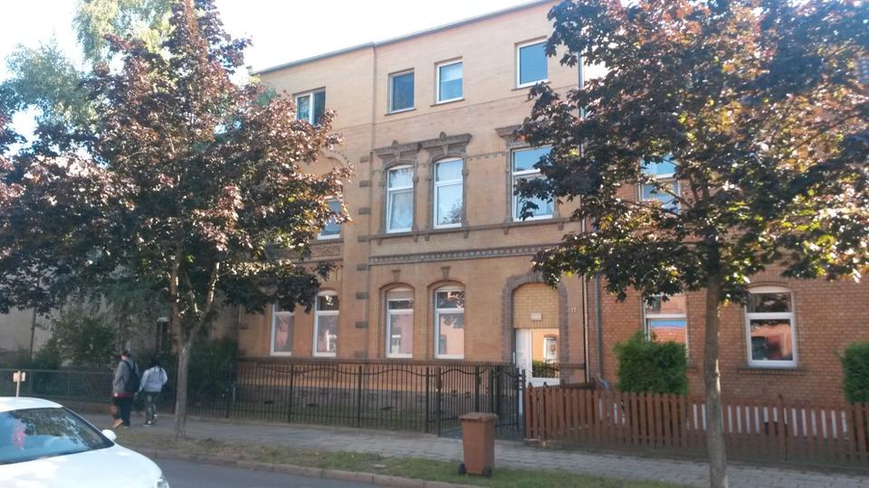 Dachgeschoßwohnung Bitterfeld-Wolfen Bitterfeld - 2 Zimmer, 42 m&sup2;, 300&euro; | Angebot:26419945