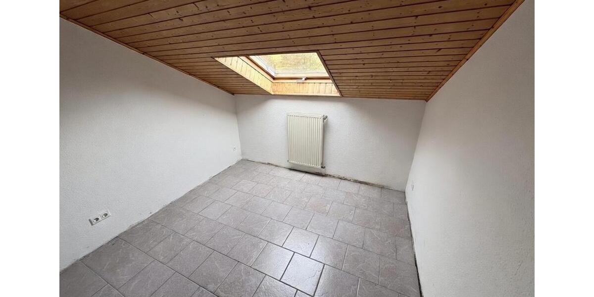 Dachgeschoßwohnung Mossautal - 5 Zimmer, 115 m&sup2;, 1.000&euro; | Angebot:25947874