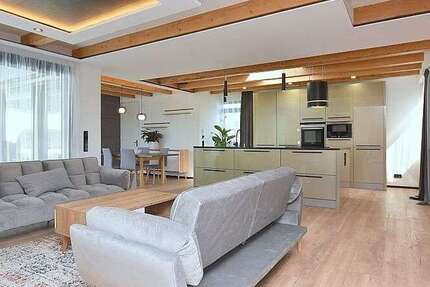 Haus zum Mieten in Sindelfingen 3.090 € 150 m²