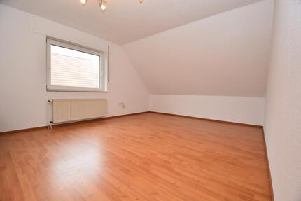 Dachgeschoswohnung mit Garage in ruhiger Siedlungslage in Markhausen 4 zimmer