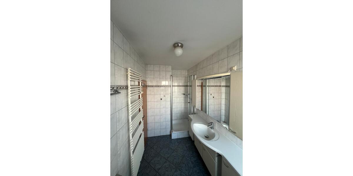 Erdgeschoßwohnung Dreieich - 4 Zimmer, 120 m&sup2;, 1.700&euro; | Angebot:23403248