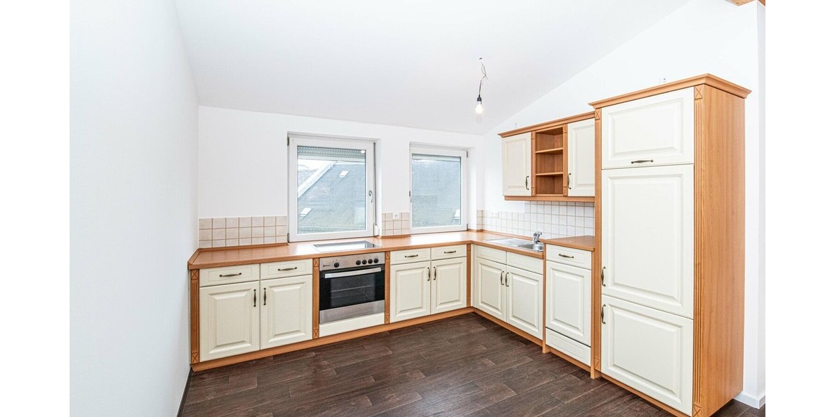 Vermietung: Helle Dachgeschosswohnung mit Balkon und Wohlfühlambiente - Dachgeschoßwohnung Cham | Angebot:24787865