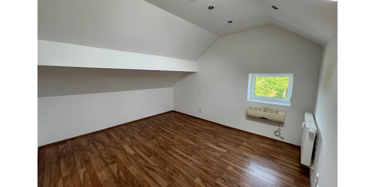 Maisonettenwohnung Berg bei Neumarkt in der Oberpfalz - 5.5 Zimmer, 156 m&sup2;, 1.400&euro; | Angebot:26702049