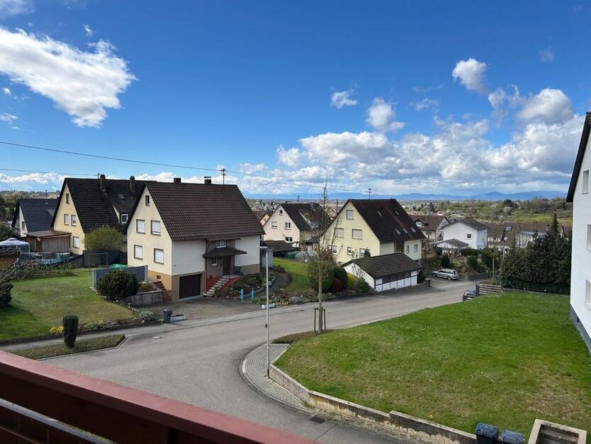 Sonnige modernisierte 4 - Zimmer - Wohnung mit umlaufendem Balkon und Vogesenblick