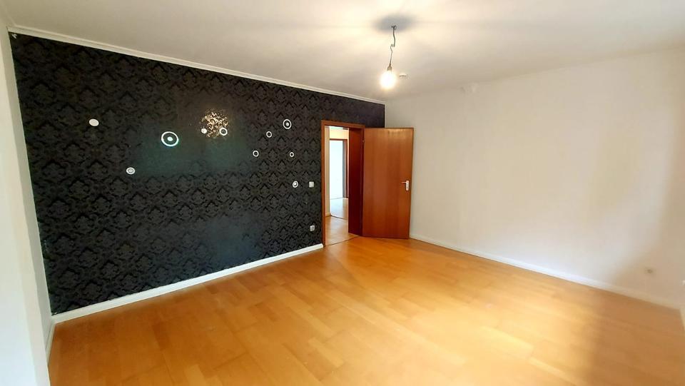 Frisch renovierte 5-Zimmer-Wohnung mit 140 m² in Duisburg