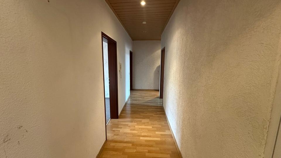 Etagenwohnung Pößneck - 3 Zimmer, 82 m&sup2;, 451&euro; | Angebot:26349768