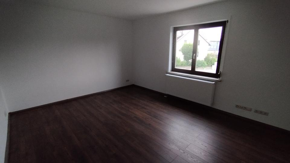 Wohnung 120m² 2xBad ,saniert ,Erstbezug,separater Eingang,zentral 4 zimmer