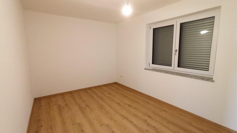 Sehr schöne moderne 4-Zi.-Whg., 1. OG, sonniger Blk., Gäste-WC 4 zimmer