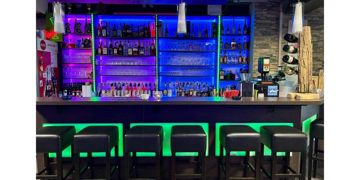 Sehr gut laufende Karaoke-Bar mit Inventarablöse, Hohe Einnahmen! zimmer