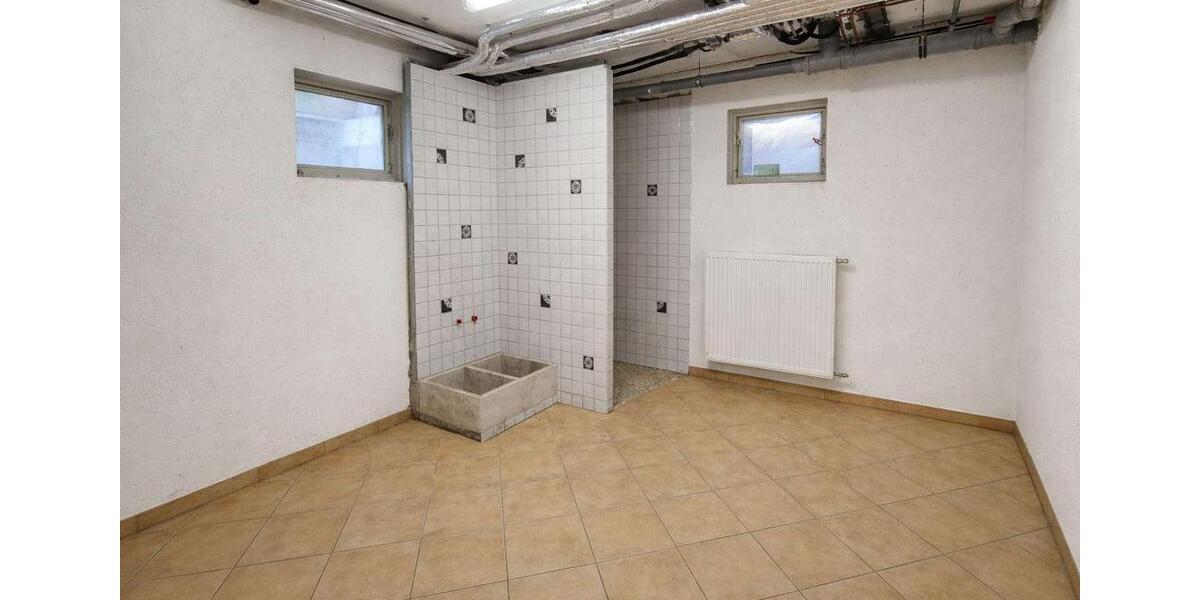 Etagenwohnung Kitzingen - 3 Zimmer, 125 m&sup2;, 1.200&euro; | Angebot:25266956