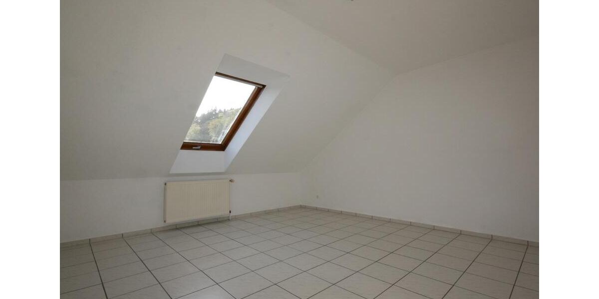 Dachgeschoßwohnung Winnweiler - 3 Zimmer, 89 m&sup2;, 750&euro; | Angebot:25265185