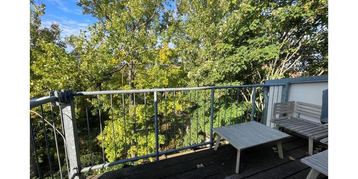 Gepflegte DG-Wohnung mit EINBAUKÜCHE, Balkon und Tageslicht-Bad ab 01.12. frei! 2 zimmer