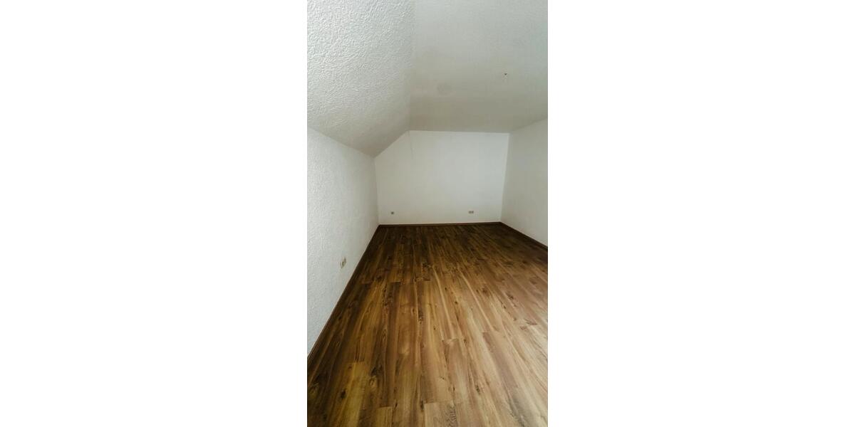 Reihenhaus Kemnath - 7 Zimmer, 153 m&sup2;, 1.300&euro; | Angebot:25948205