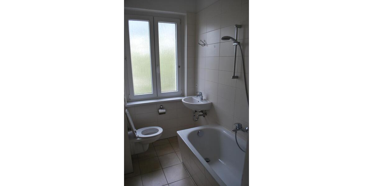 4 Raum Wohnung 2 OG rechts ab sofort frei 4 zimmer