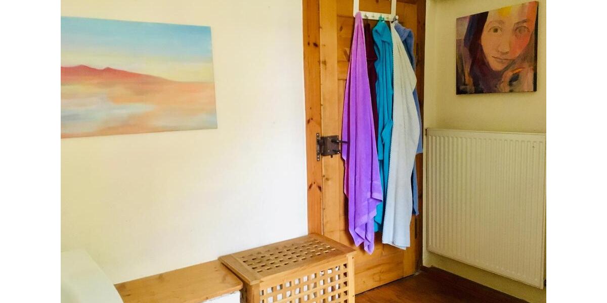 Geräumiges Dachgeschoss in tierfreundlichem Haus mit Garten 1 zimmer