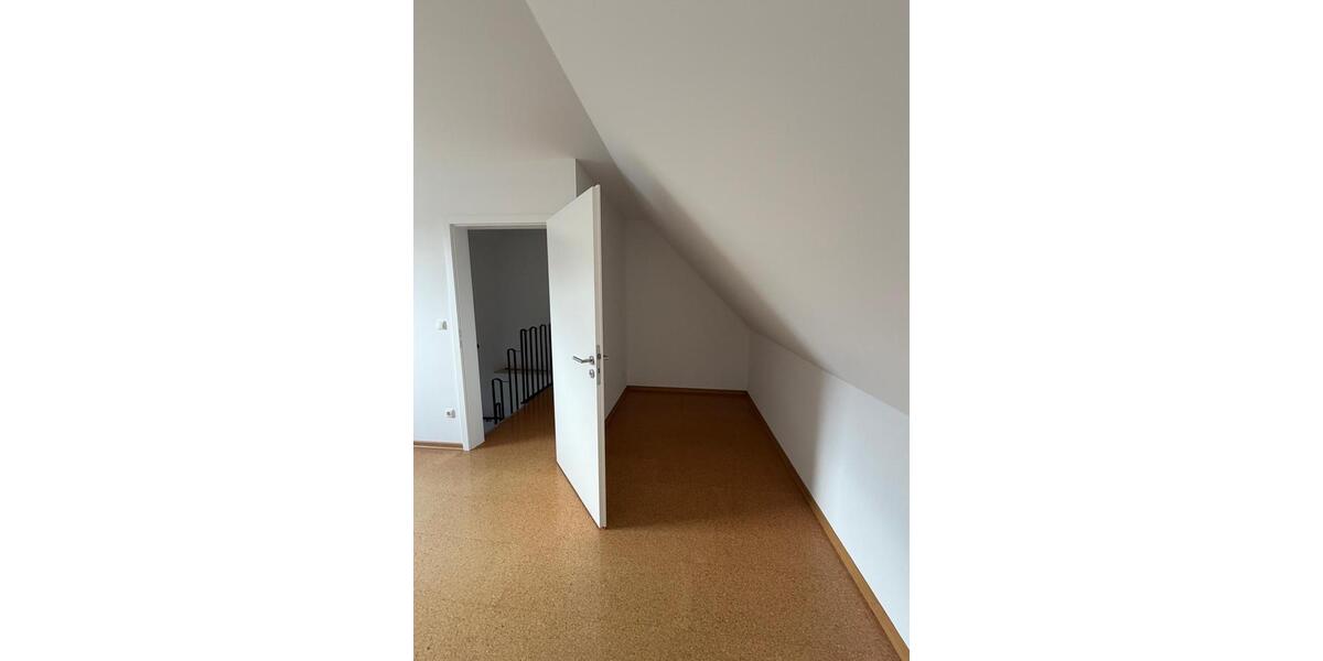 Zentrale 4-Zimmer Wohnung mit Balkon und Stellplatz 4 zimmer