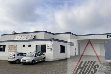 helle Produktions- und Lagerhalle mit Sozialräumen mit guter Erreichbarkeit zimmer