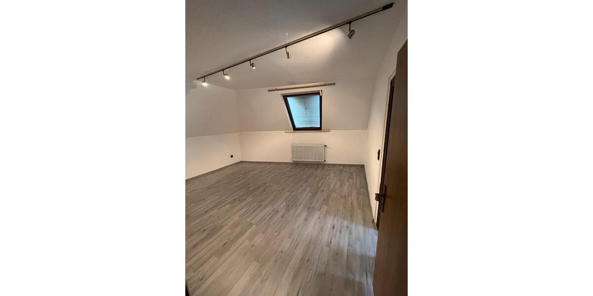 Dachgeschoßwohnung Kaiserslautern Betzenberg - 4 Zimmer, 100 m&sup2;, 950&euro; | Angebot:25313088