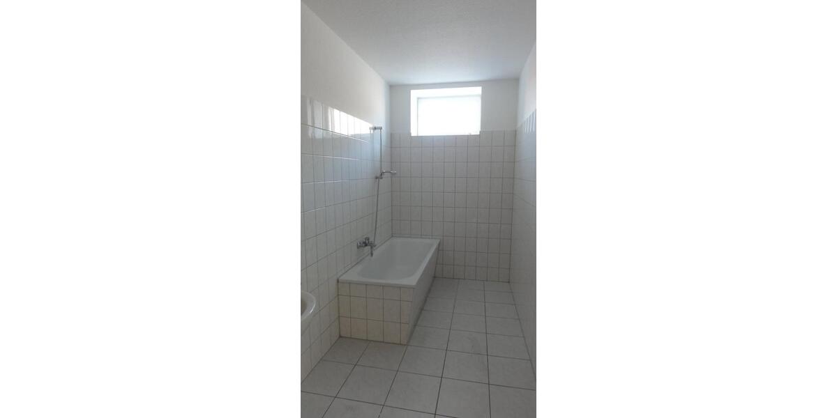 Etagenwohnung Laucha an der Unstrut - 2 Zimmer, 63 m&sup2;, 295&euro; | Angebot:25053400