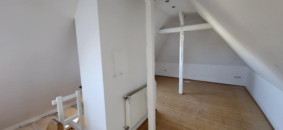 Dachgeschoßwohnung Mönchengladbach - 4 Zimmer, 95 m&sup2;, 805&euro; | Angebot:25350804
