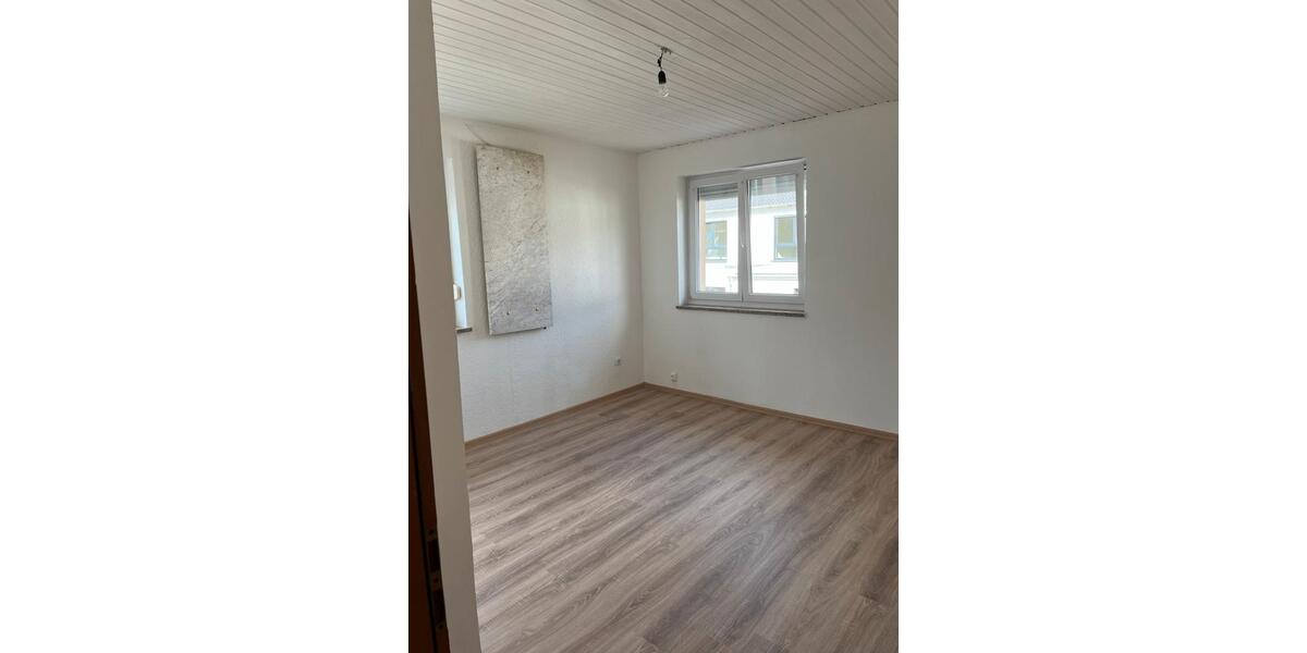 Einfamilienhaus Weiden in der Oberpfalz - 6 Zimmer, 150 m&sup2;, 1.300&euro; | Angebot:25977753