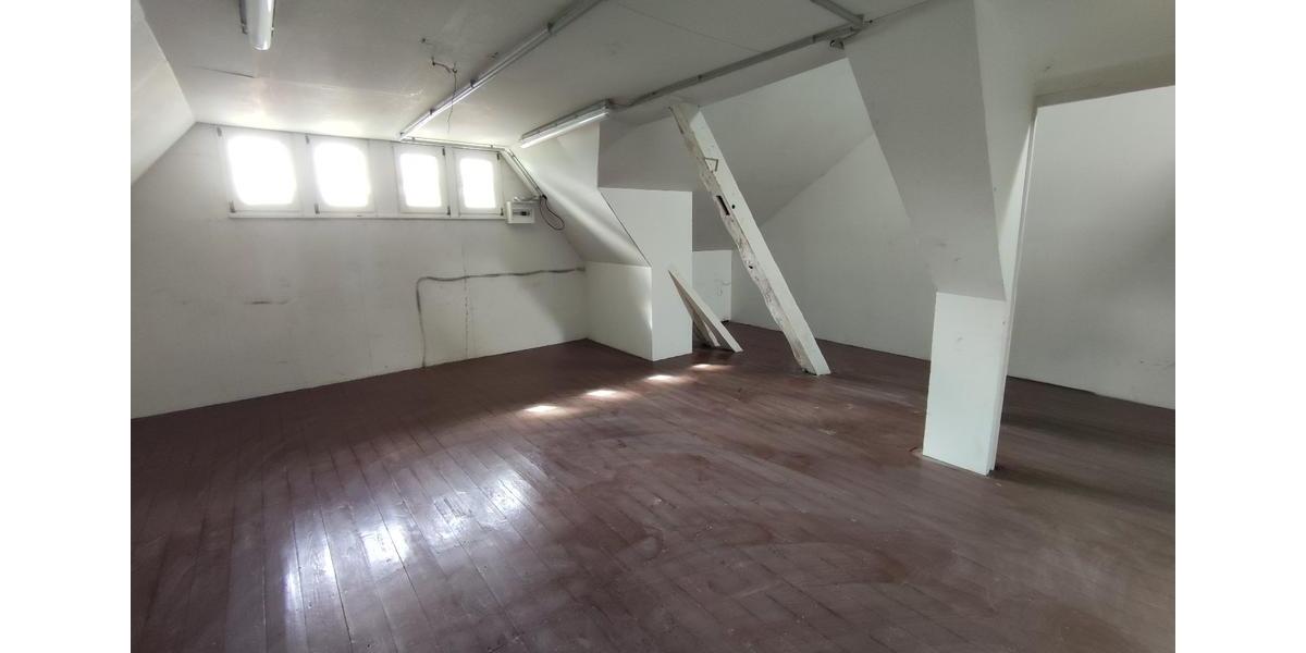 Dachgeschoßwohnung Lünen - 4 Zimmer, 109 m&sup2;, 1.140&euro; | Angebot:26249900
